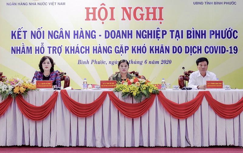Phó Thống đốc NHNN Nguyễn Thị Hồng và bà Trần Tuệ Hiền, Chủ tịch UBND tỉnh Bình Phước đồng chủ trì Hội nghị
